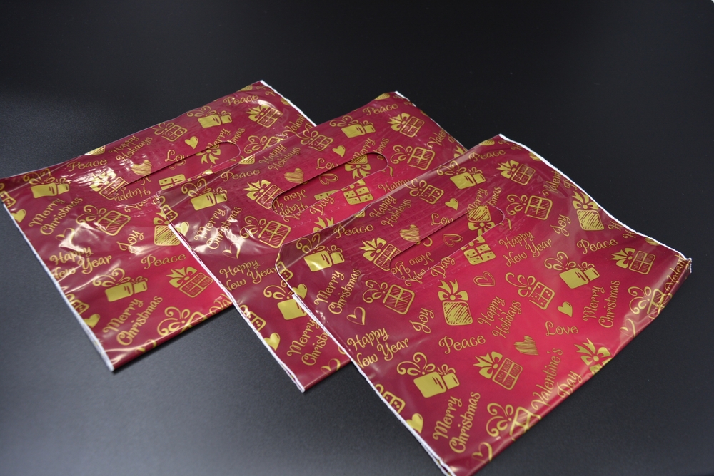 Czerwone reklamówki świąteczne na czarnym tle - /sklep.grala.com.pl/