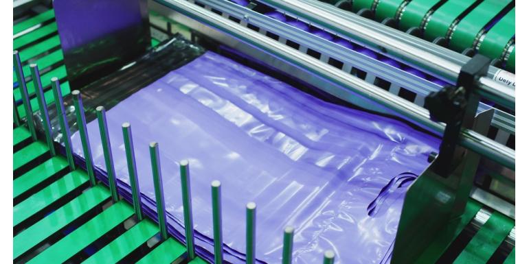 Torby plastikowe na zakupy od GRALA – funkcjonalność i estetyka, którą docenią Twoi klienci